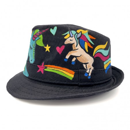 Chapeau peint à la main