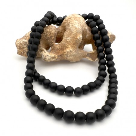 Collier élastique perles onyx mate 8mm. Longueur 72 cm.